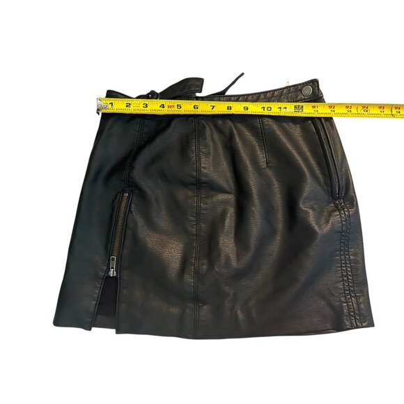 Free People Black Faux Leather Mini Skirt - Women’s Size 2, Edgy Chic Style - Picture 5 of 9